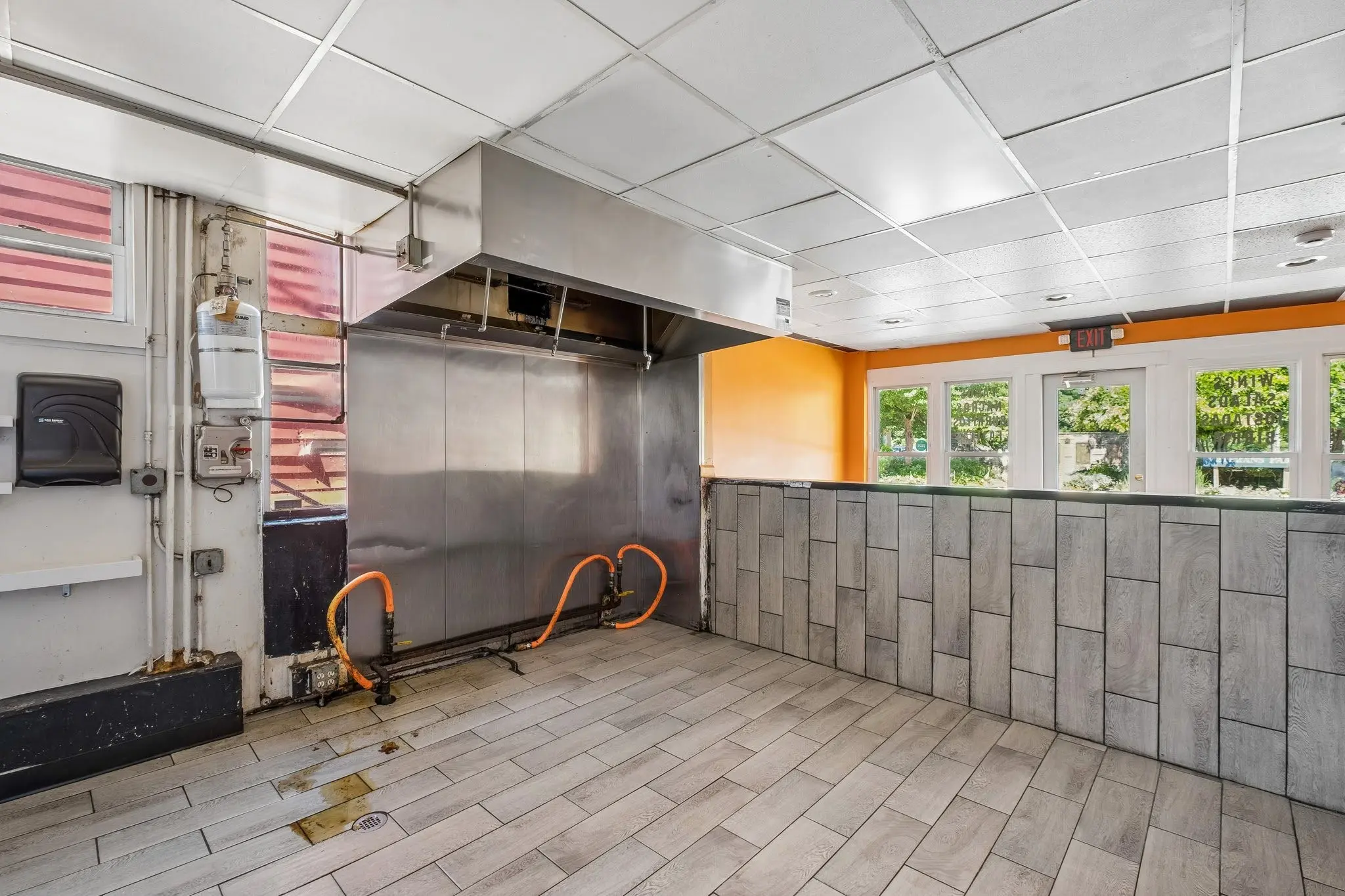 Commercial kitchen